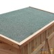 Grande cabane de jardin en bois pour le rangement des outils et le stockage des objets de jardin.