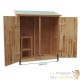 Grande cabane de jardin en bois pour le rangement des outils et le stockage des objets de jardin.
