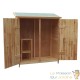 Grande cabane de jardin en bois pour le rangement des outils et le stockage des objets de jardin.