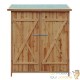 Grande cabane de jardin en bois pour le rangement des outils et le stockage des objets de jardin.