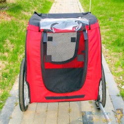 Remorque pour chien à attacher à un vélo avec moustiquaire et protection imperméable.