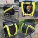 Remorque jaune pour chien à attacher à un vélo avec moustiquaire et protection imperméable.