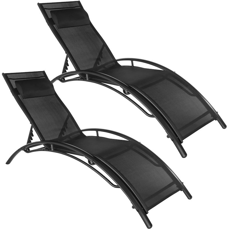 2 Transats ergonomiques acier noirs. Une détente ultimes près de la piscine ou dans le jardin