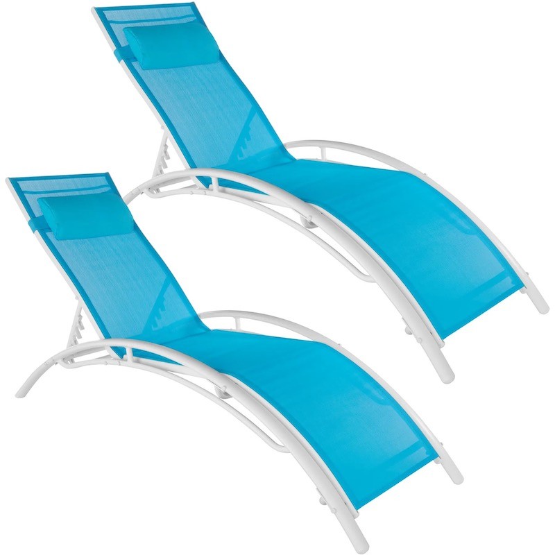 2 Transats ergonomiques acier bleus. Une détente ultimes près de la piscine ou dans le jardin