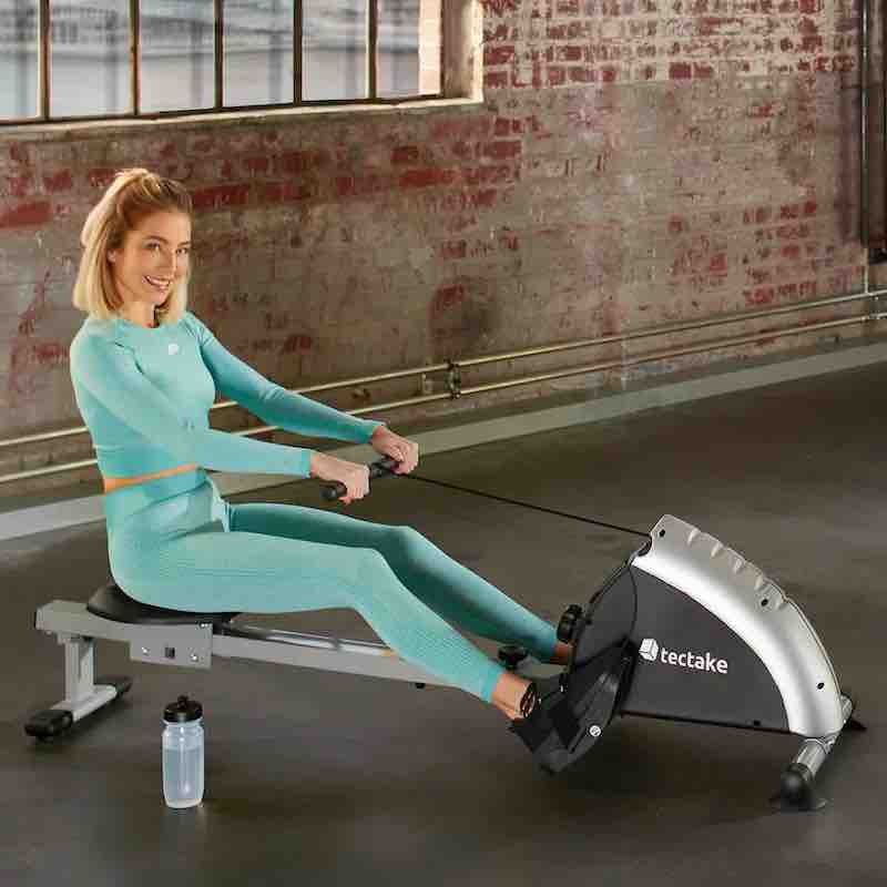 Rameur d'appartement équipé d'un écran LCD intégré