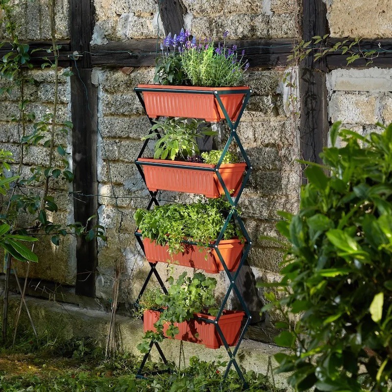 Jardinière verticale comprenant 4 bacs à fleurs de dimensions 52 x 21 x 127 cm