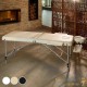 Table de massage pliable en aluminium beige avec réglage de hauteur et accoudoirs.