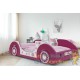 Lit pour enfants Voiture de sport de couleur rose.